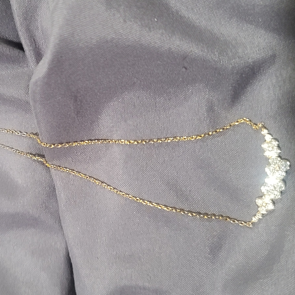 👶🧒👦🧑👦 Henri Bendel Flower Necklace